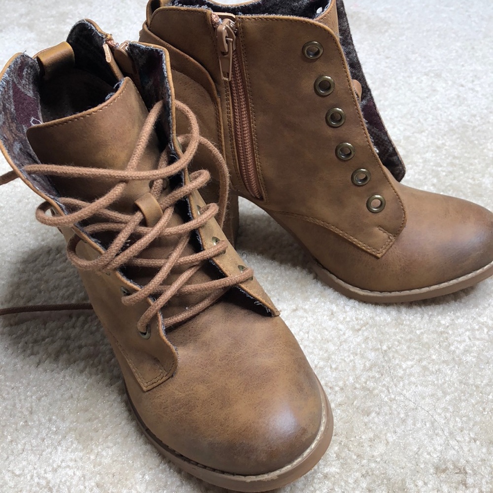 Boots - Picture 4 of 4